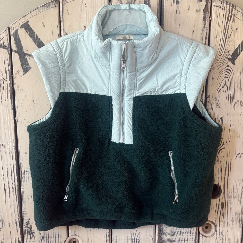 Entro Two-Tone Fleece Vest in Green and Light Blue